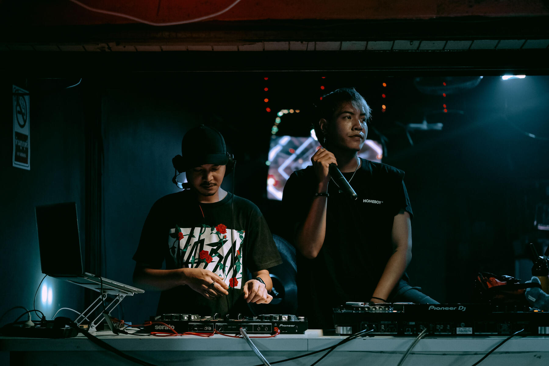 DJs DJs